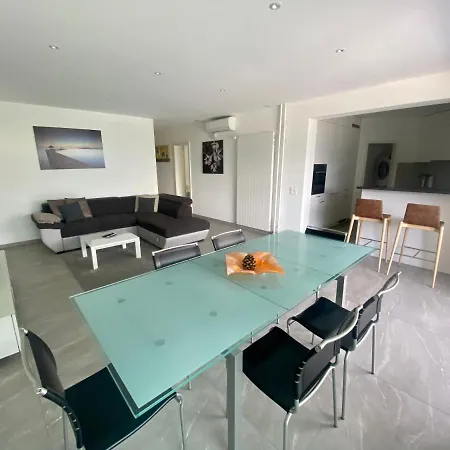 Lungolago Apartment *